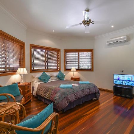 Hibiscus Lodge Bed & Breakfast Wongaling Beach 外观 照片