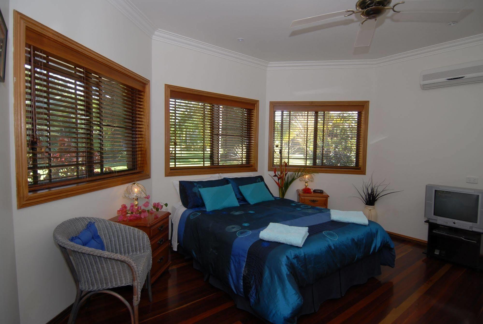 Hibiscus Lodge Bed & Breakfast Wongaling Beach 外观 照片