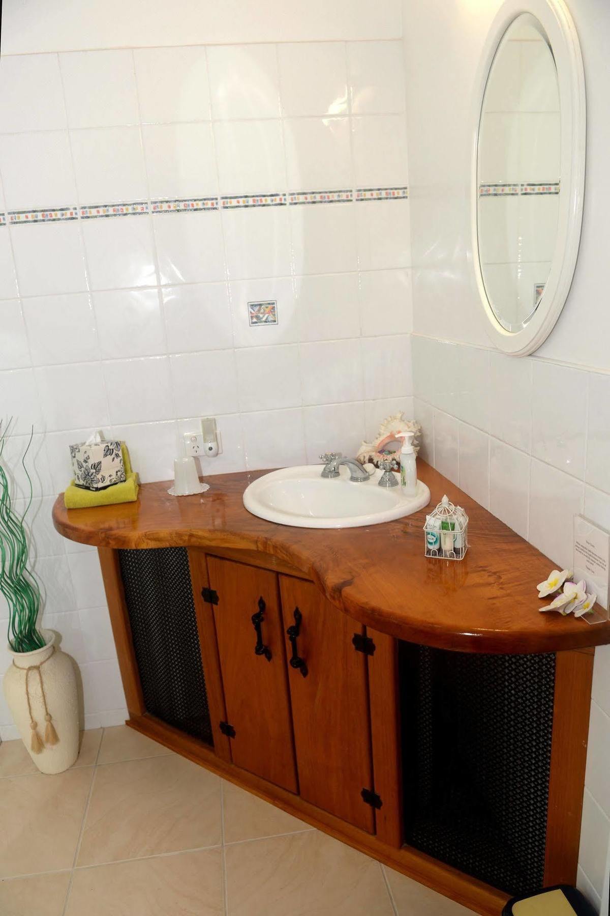 Hibiscus Lodge Bed & Breakfast Wongaling Beach 外观 照片