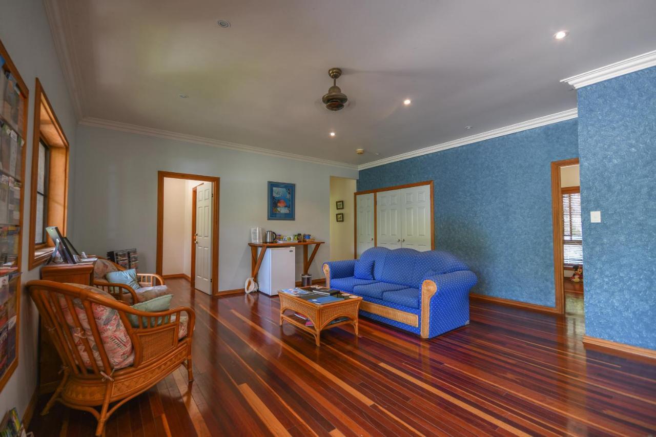 Hibiscus Lodge Bed & Breakfast Wongaling Beach 外观 照片